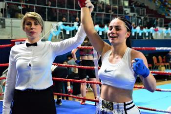 12 yıl ringlerde dövüştü, şimdi hem antrenörlük hem hakemlik yapıyor