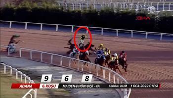 Adana'daki at yarışında 3 jokey attan düştü!