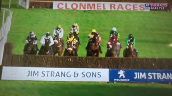 Jokeyin korku dolu anları, kameralara böyle yansıdı!