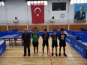 Masa tenisinin yıldızları Tozkoparan'da buluştu!