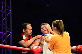 Kaşı açılmasına rağmen devam edip 12. maçında 12. galibiyetini aldı