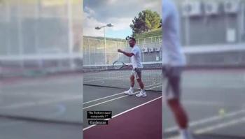 Arda Turan, teniste yeteneklerini konuşturdu!