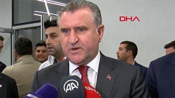 Spor Bakanı Osman Aşkın Bak: Futbolcularımızla gurur duyuyoruz