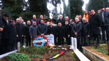 Ahmet Suat Özyazıcı, mezarı başında anıldı