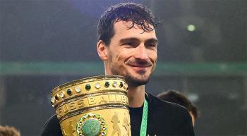 Hummels futbolu bıraktı