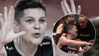 Yapacağını yaptı, gözyaşlarını tutamadı! Ebrar...