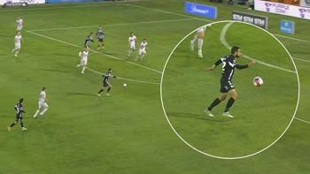 Liam Rose'den inanılmaz gol: Füzesiyle geceyi aydınlattı!