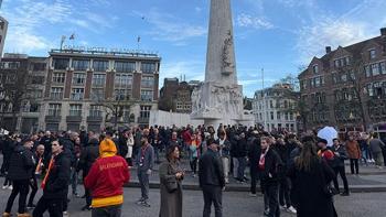Dam Meydanı'nda Galatasaray'a coşkulu destek