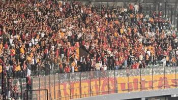 Galatasaray taraftarından Selçuk İnan tezahüratı