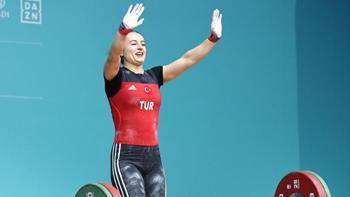 Milli halterci Aysel Özkan'dan Riyad'da 3 altın madalya