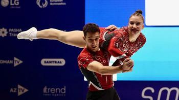 Ayşe Begüm Onbaşı hem teklerde hem çiftlerde finalde