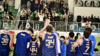 Çayırova Belediyespor'un liderliği devam ediyor