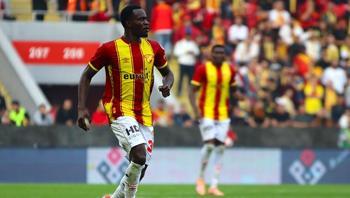 Dennis kariyer sezonunu yaşıyor!