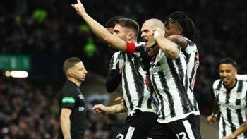 İskoçya Lig Kupası'nı Celtic'i 3-1 yenen St. Mirren kazandı!