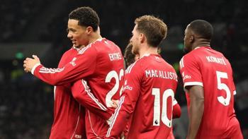 Tottenham tepetaklak, Liverpool seriye bağladı