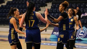 Fenerbahçe Opet yeni yıla 11 maçta 11 galibiyetle girdi