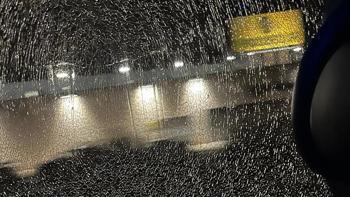 Ağır mağlubiyet sonrası taraftarlar takım otobüsünü taşladı