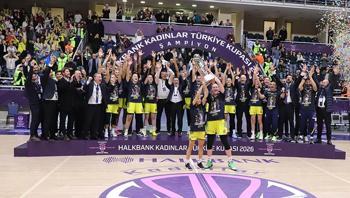 Bakan Bak’tan Türkiye Kupası’nı kazanan Fenerbahçe Opet’e tebrik