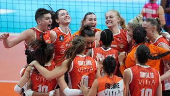 Eczacıbaşı evinde set vermeden kazandı