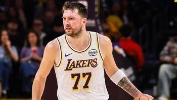 Lakers Lock Down Defense as Stars Return to Dismantle Raptors