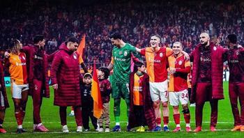 Galatasaraylı yıldızın babası transfer teklifini açıkladı