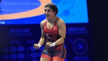 Milli güreşçiler Evin Yavuz ve Nesrin Baş finalde