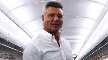 Sadettin Saran, dönüş yolculuğunda futbolcuları tebrik etti