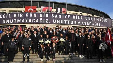 Beşiktaş, Gazi Mustafa Kemal Atatürk'ü Dolmabahçe'de andı