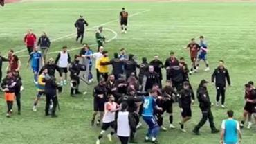 Artvin’de amatör maçta ortalık karıştı: Tekmeler havada uçuştu