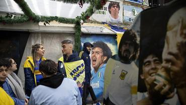 Futbol efsanesi Maradona ölümünün 5. yılında anıldı