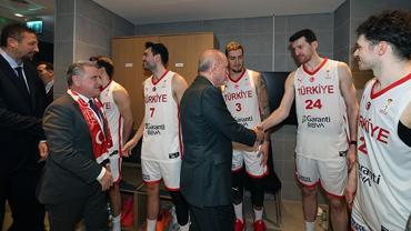 Cumhurbaşkanı Erdoğan, A Milli Erkek Basketbol Takımı'nı tebrik etti