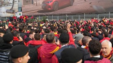 Galatasaray taraftarları derbi için Fenerbahçe stadında