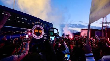 Fenerbahçeli taraftarlar, coşkuyla derbiyi bekliyor