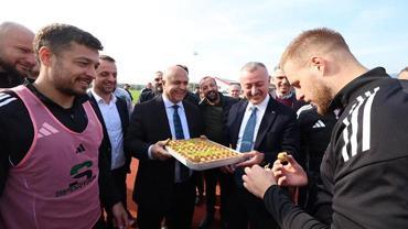 Kocaelispor'a Kasımpaşa maçı öncesi baklavalı moral dopingi