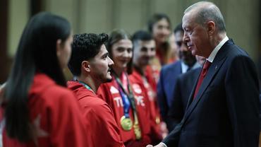 Cumhurbaşkanı Erdoğan, çeşitli branşlardan başarılı sporcuları kabul etti