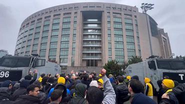 Fenerbahçe yönetimi ve taraftarlardan Sadettin Saran'a destek