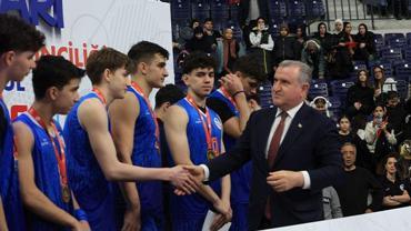 Gençlik ve Spor Bakanı Bak: Türk sporunun nerelere geldiğini gösteren heyecanlı final maçı oldu