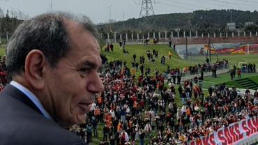 Dursun Özbek, takımı desteklemek için Kemerburgaz'a gelen taraftarları selamladı.