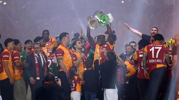 Şampiyon Galatasaray kupasını aldı