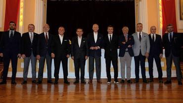 Galatasaray’ın efsaneleri UEFA Kupası zaferinin yıl dönümünde bir araya geldi