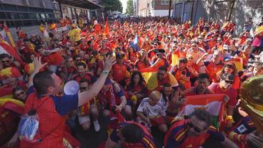 İspanyol taraftarlardan Yeşil Burun Adaları maçına yoğun ilgi