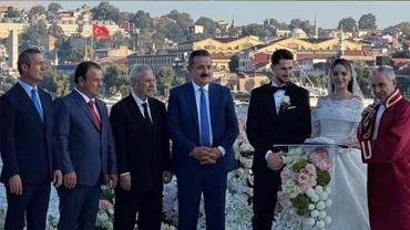 Fenerbahçe'nin milli futbolcusu İsmail Yüksek dünyaevine girdi