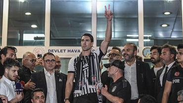 Beşiktaş, Dusan Vlahovic'i İstanbul'a getirdi
