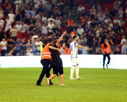 KF Tirana-Beşiktaş maçında gerginlik 15 dakika geç başladı