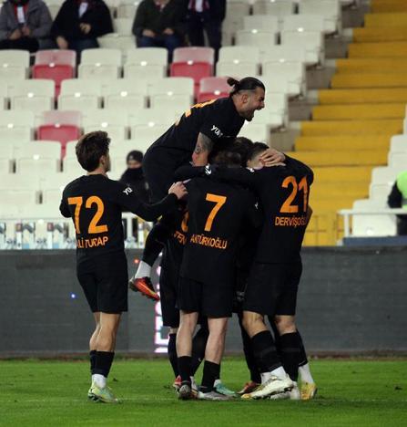 (ÖZET) ASLAN, SİVASTA YARALI Sivasspor - Galatasaray 1-1