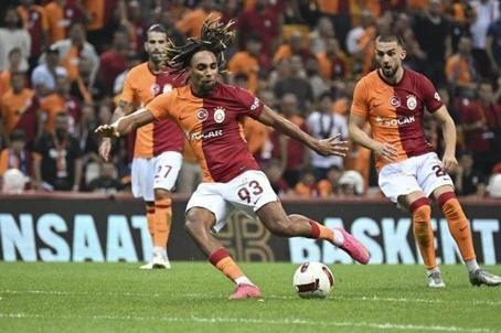 Galatasarayda Boey rekor kırdı Işıl ışıl parlıyor