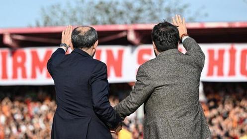 ÖZEL| Galatasaray, Trabzonsporun yıldızına göz dikti Görüşmeler başladı