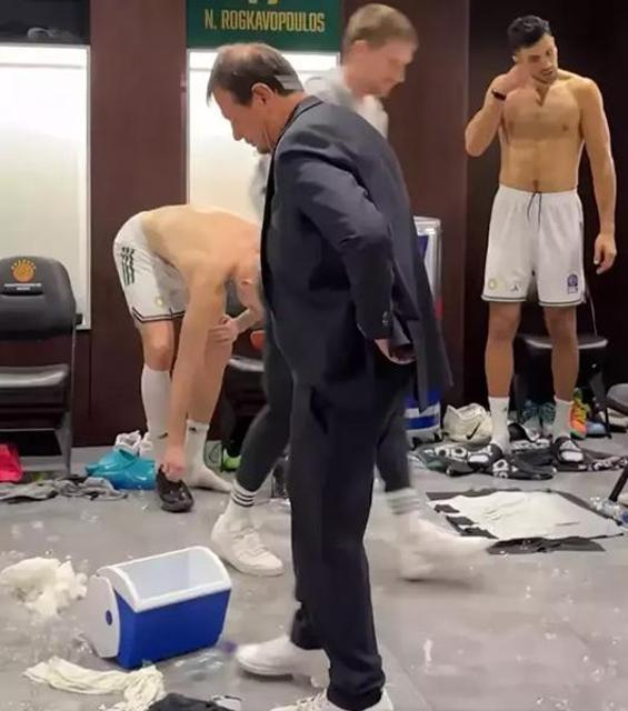 Panathinaikos başantrenörü Ergin Atamandan Olympiacosa Fenerbahçe göndermesi