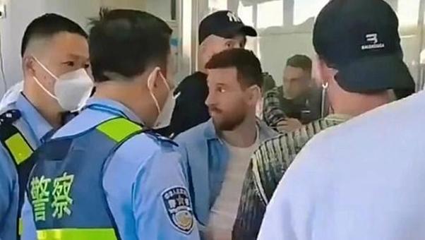 Lionel Messi, Çin havaalanında mahsur kaldı Çin, Tayvan değil mi