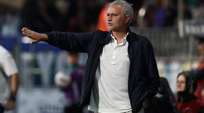 Jose Mourinho kulübeye dönüyor 